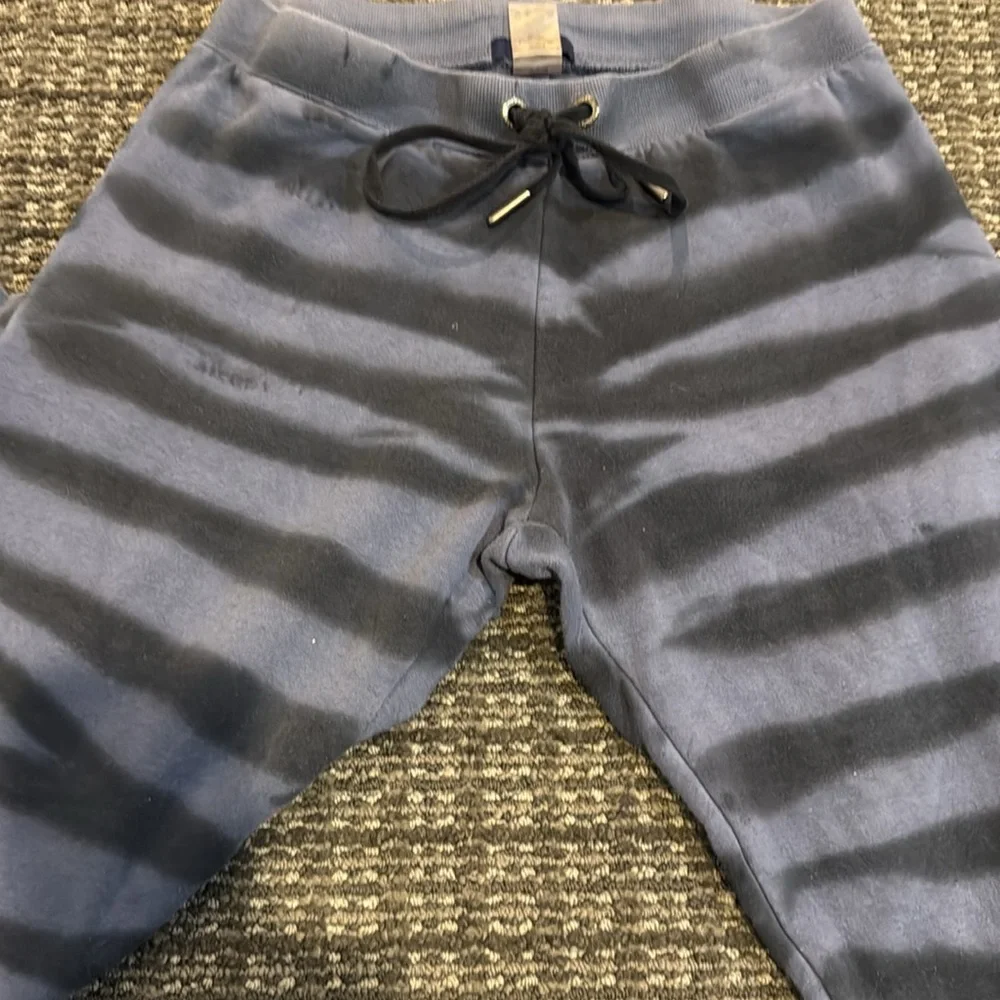 Butter Sweatpants in blue and Black. Size xs